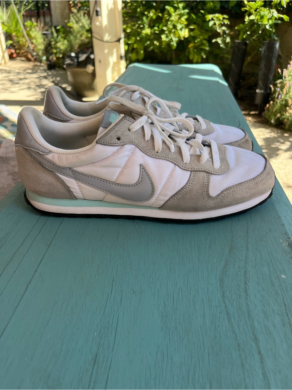 Nike Waffle Trainer 2 Women’s Size 11 White Gray Suede Retro Sneakers